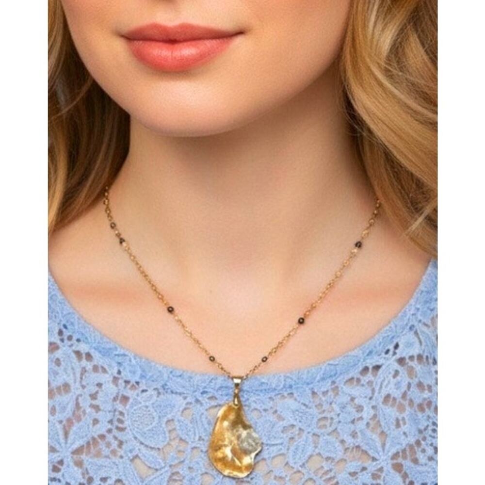 Dainty Handmade Oyster Shell Pendant Necklace